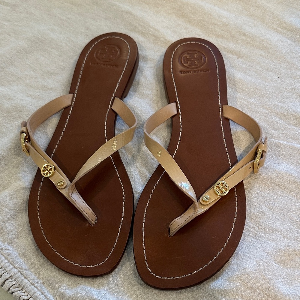 Tory Burch Brown Footbed Tan/Beige Logo Thong Sandals - Picture 1 of 4